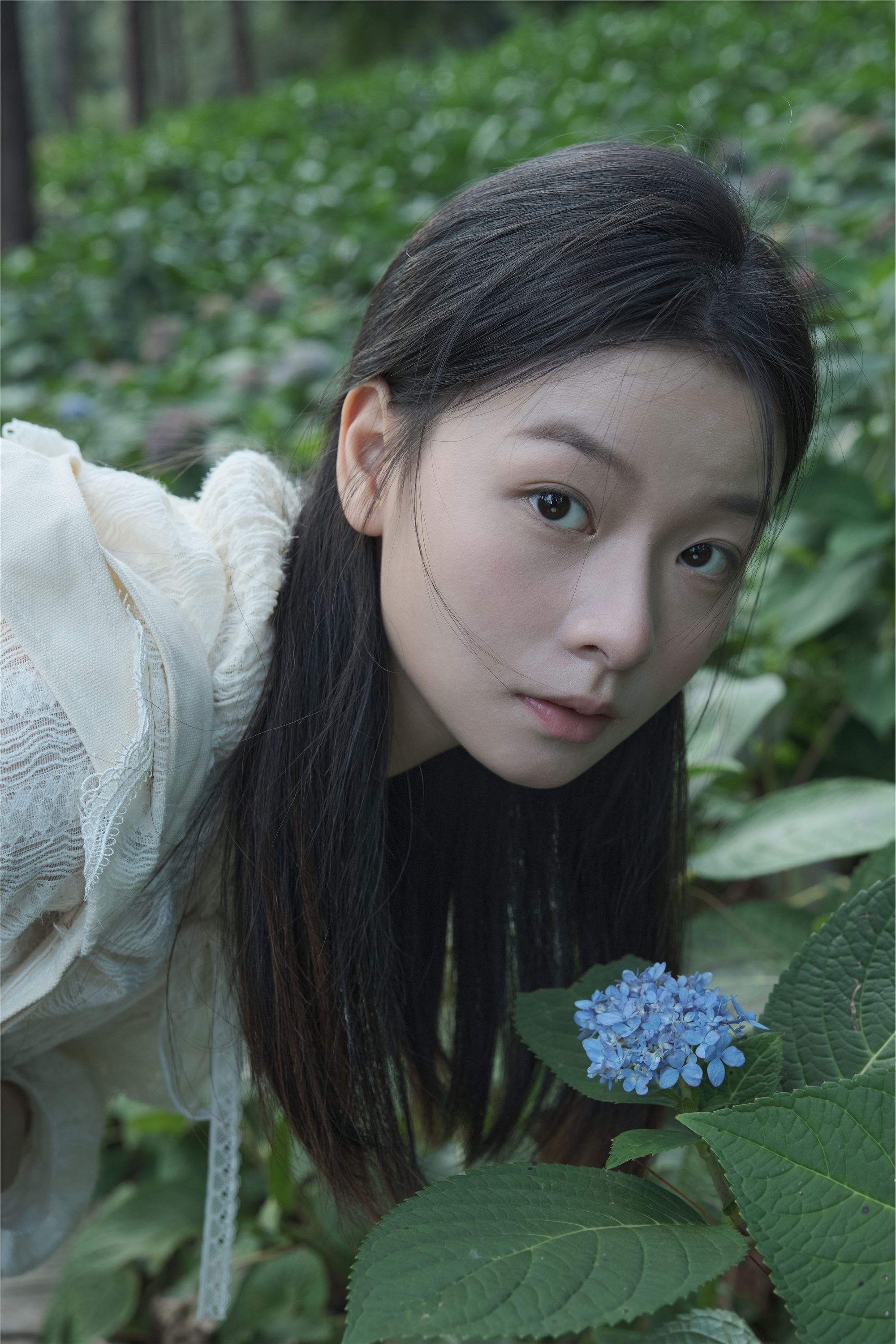 YITUYU艺图语 2025.01.02 秋游 蝴蝶妹妹